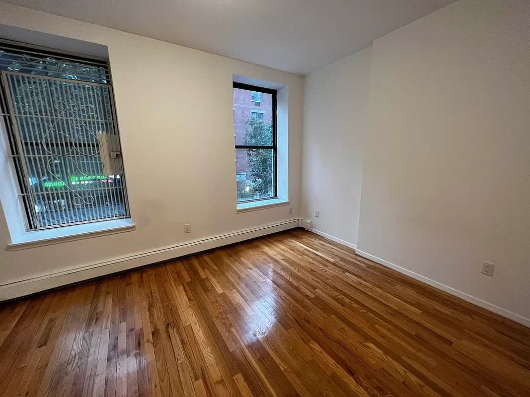 205 West 102 Street #2A, Manhattan, NY 10025 apartment_living_room 1