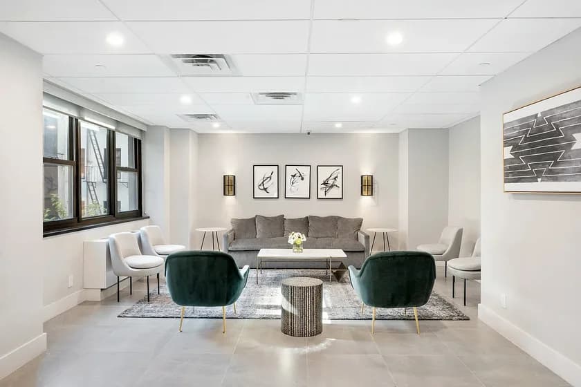 150 East 34 Street #202, Manhattan, NY 10016 apartment_living_room 1