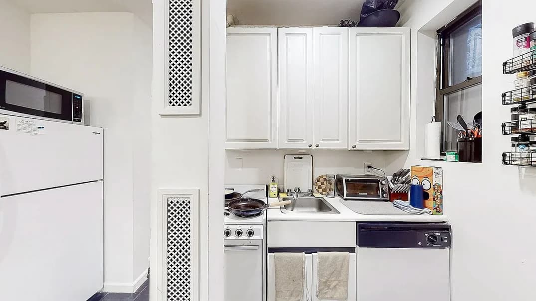 345 East 65 Street #2A, Manhattan, NY 10065 apartment_kitchen 1