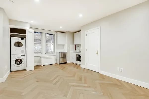 225 West 23 Street #2Q, Manhattan, NY 10011