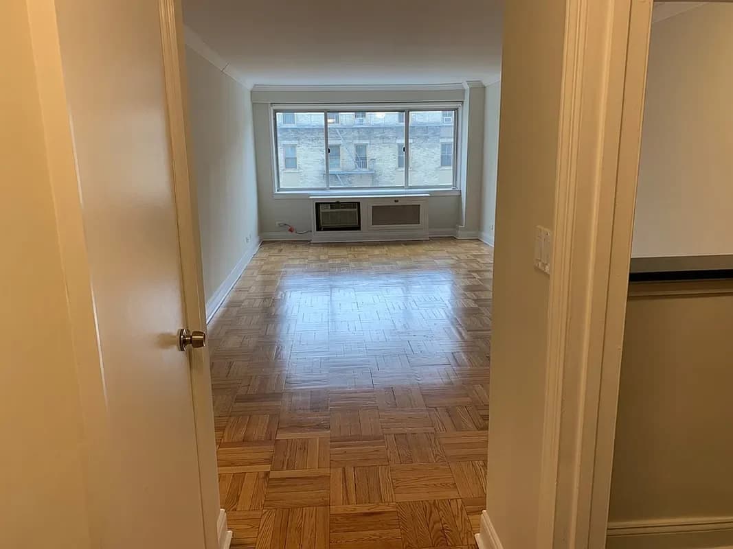 360 East 65 Street #006G, Manhattan, NY 10065 apartment_living_room 1