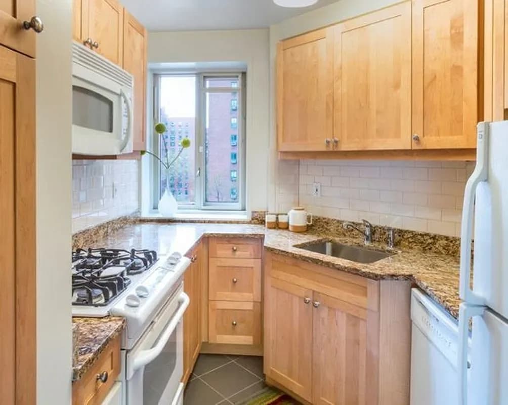 8 Stuyvesant Oval #05-D, Manhattan, NY 10009 apartment_kitchen 1