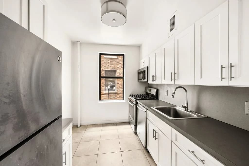 225 East 202 Street #2G, Bronx, NY 10458 1