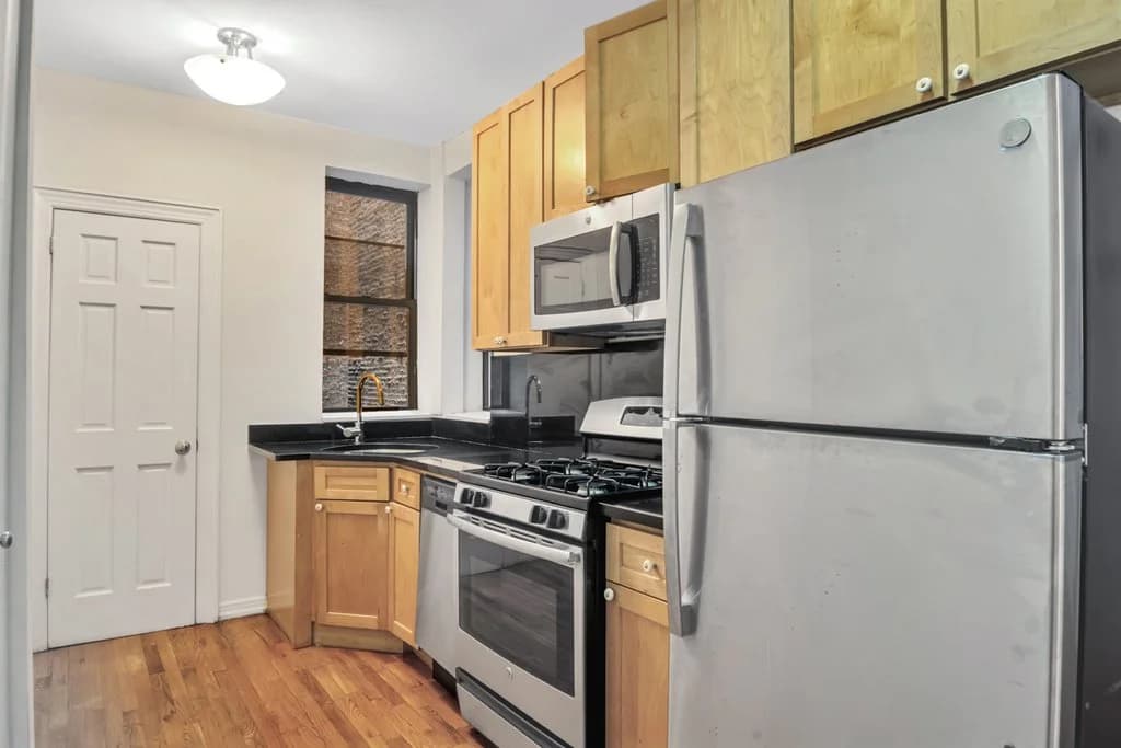 358 W 45 St #2-C, Manhattan, NY 10036 1