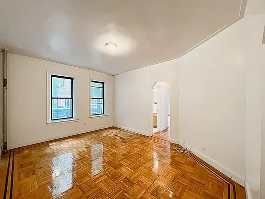 134 Haven Avenue #1A, Manhattan, NY 10032 apartment_living_room 1