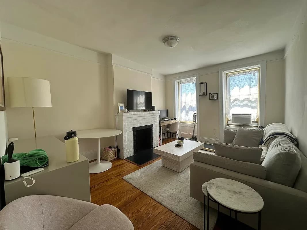 49 Grove Street #63, Manhattan, NY 10014 apartment_living_room 1