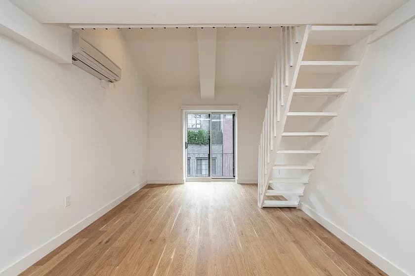 315 East 22 Street #6P, Manhattan, NY 10010 apartment_living_room 1
