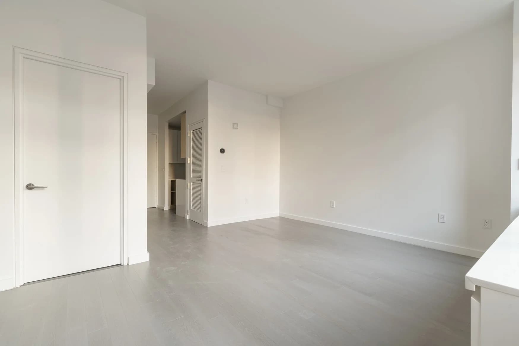 101 West End Avenue #14FF, Manhattan, NY 10069 apartment_living_room 1