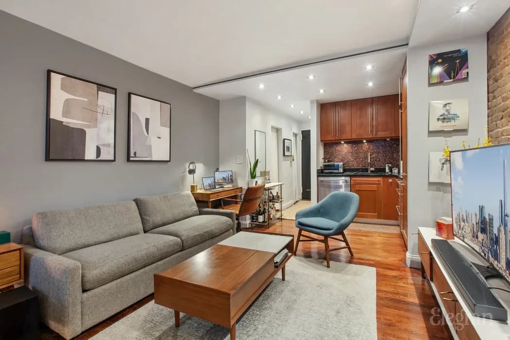 30 East 22 Street #2-B, Manhattan, NY 10010 apartment_living_room 1