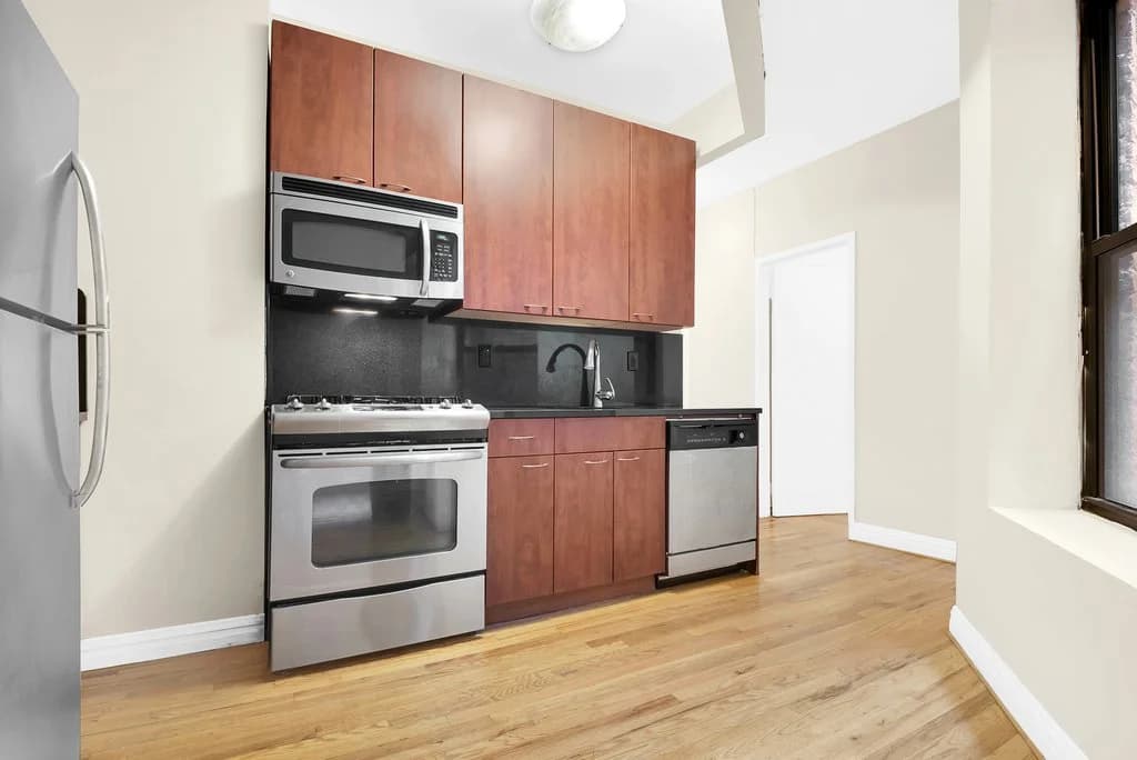 226 East 25 Street #2C, Manhattan, NY 10010 1