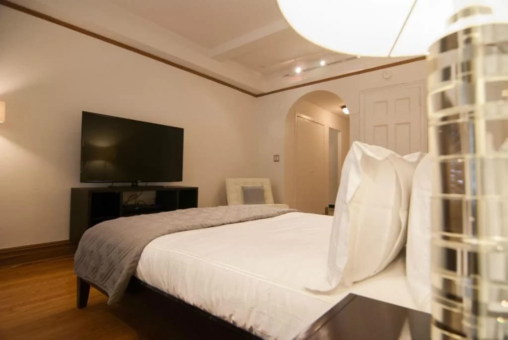 145 West 58 Street #3L, Manhattan, NY 10019 1