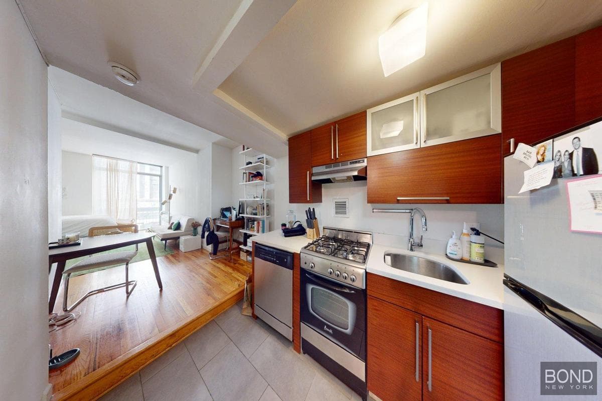 184 Thompson Street #2G, Manhattan, NY 10012 1