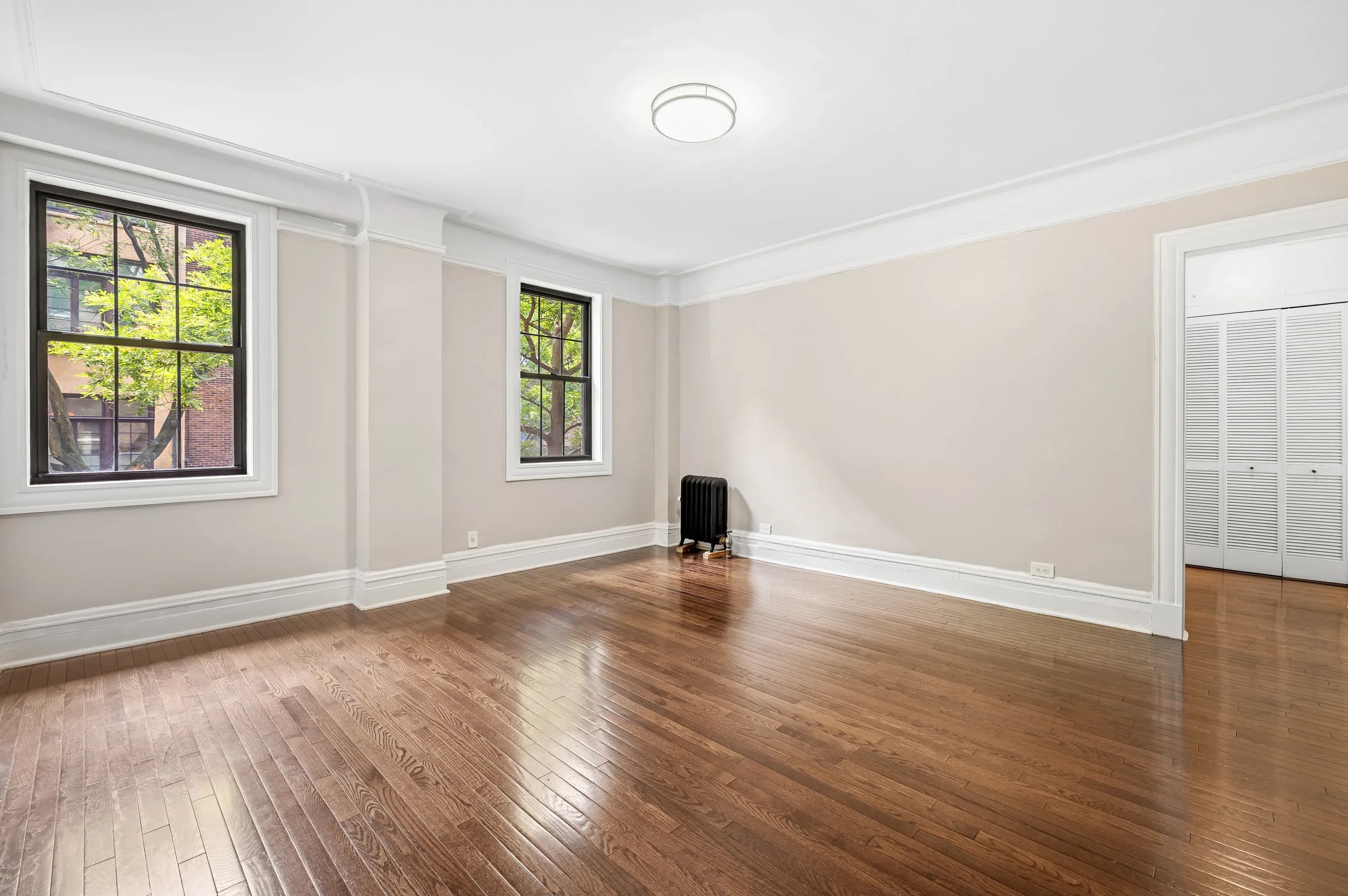 123 Waverly Place #2-A, Manhattan, NY 10011 apartment_living_room 1