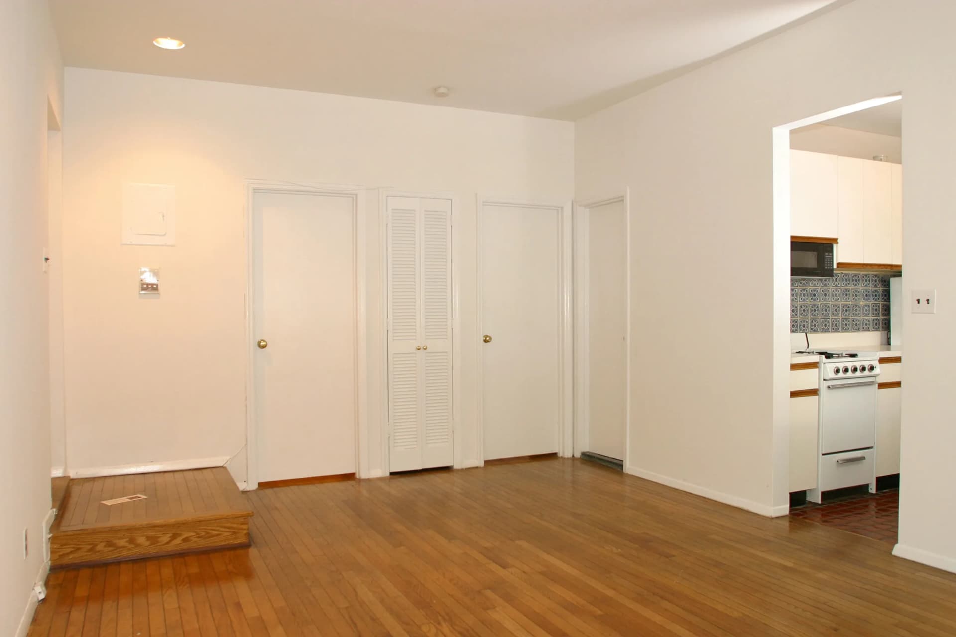 316 East 92 Street #1FW, Manhattan, NY 10128 apartment_living_room 1