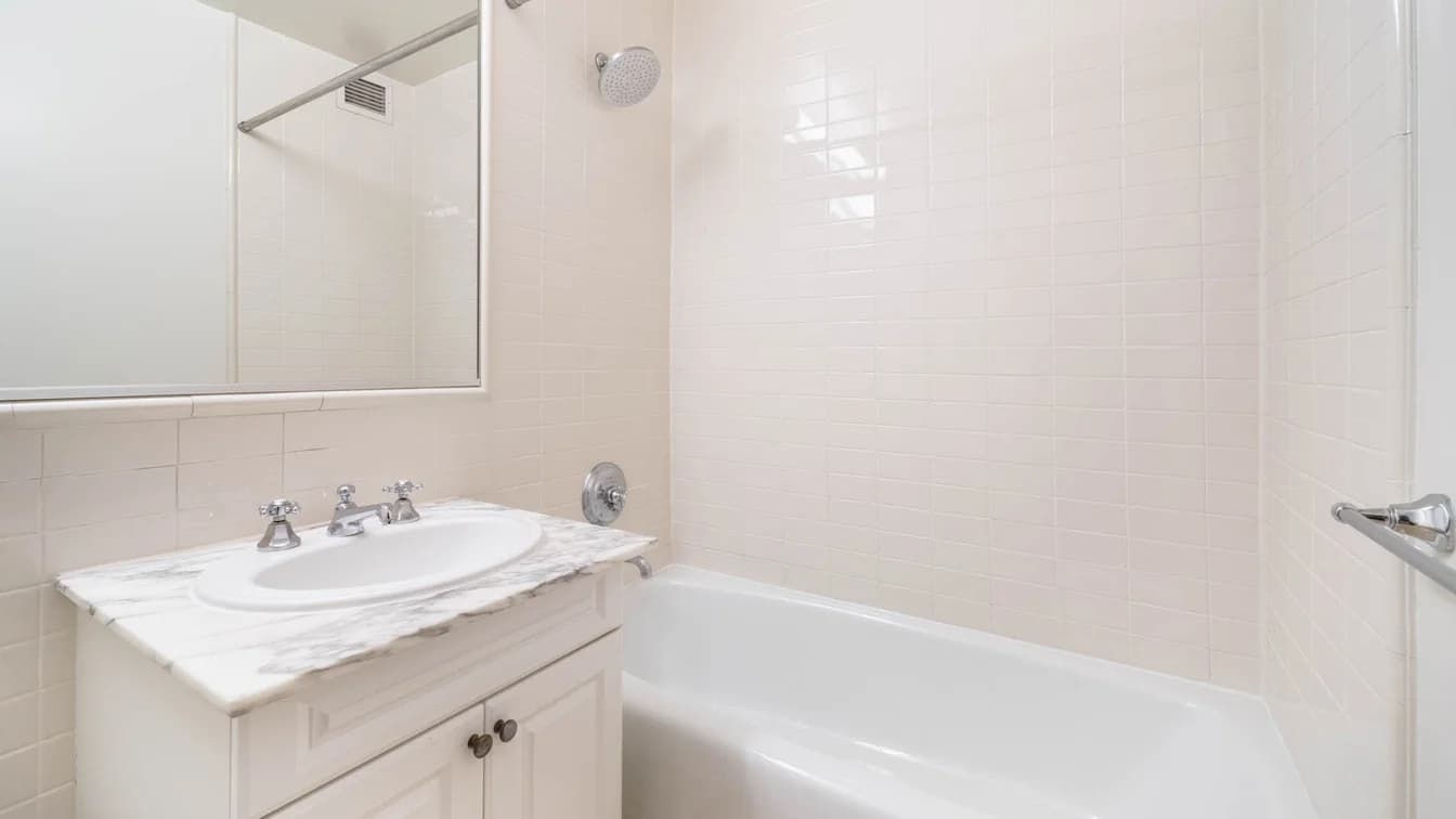 600 Washington Street #406, Manhattan, NY 10014 1