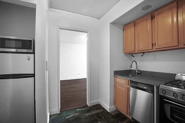 30 Greenwich Avenue #6B, Manhattan, NY 10011 apartment_kitchen 1