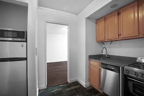 30 Greenwich Avenue #6B, Manhattan, NY 10011