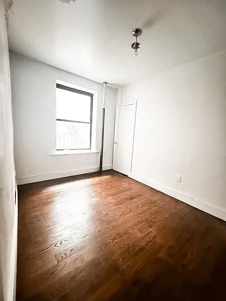 565 West 139 Street #20, Manhattan, NY 10031 apartment_living_room 1