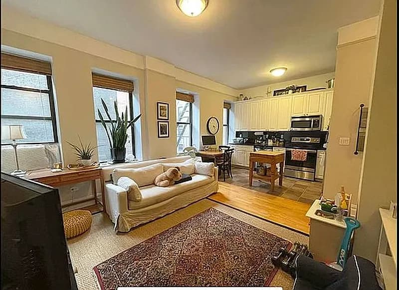 305 Riverside Drive #3E, Manhattan, NY 10025 apartment_living_room 1