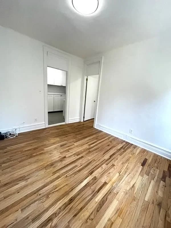 172 Spring Street #9, Manhattan, NY 10012 apartment_living_room 1