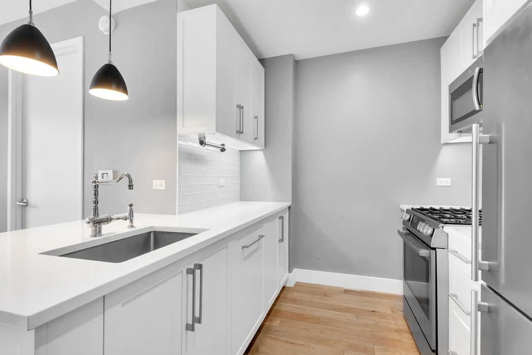 27-21 44 Drive #703, Queens, NY 11101 1