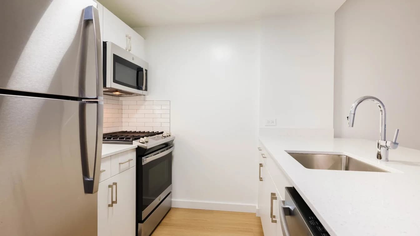 400 West 37 Street #7Y, Manhattan, NY 10018 1