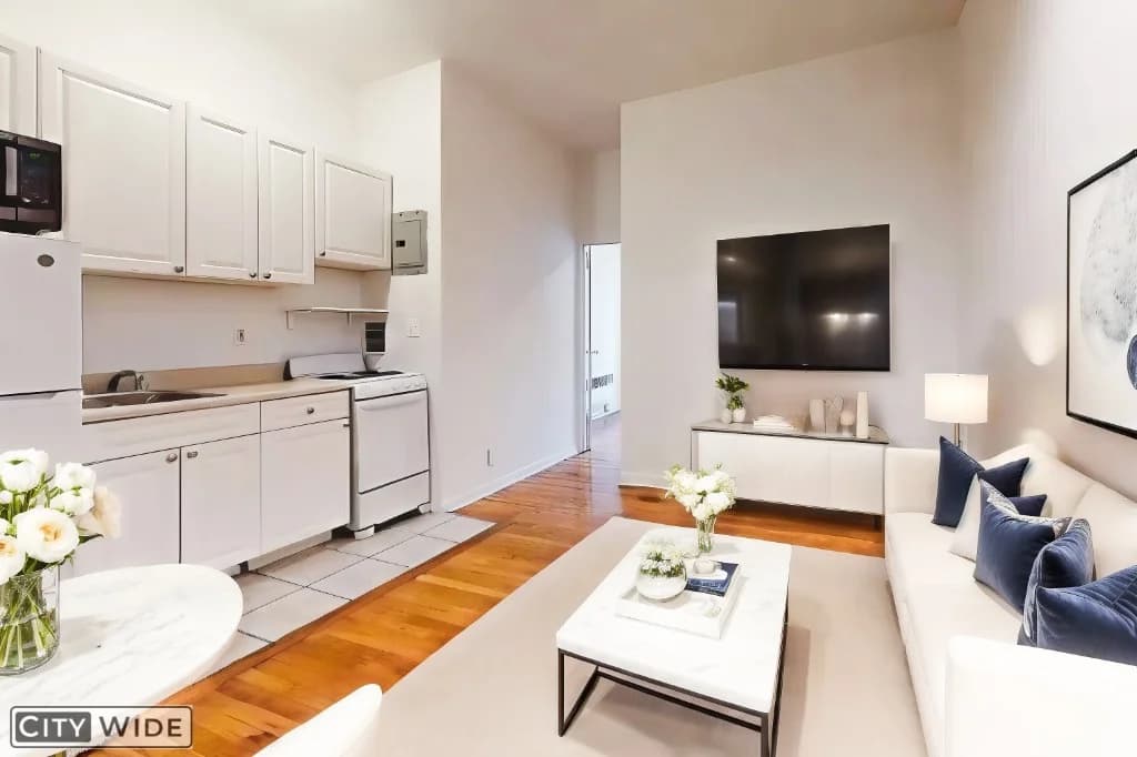 330 East 93 Street #4A, Manhattan, NY 10128 apartment_living_room 1