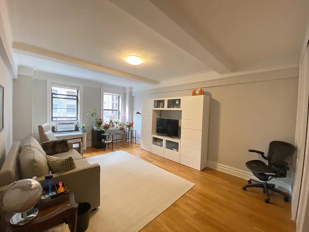 900 West End Avenue #9B, Manhattan, NY 10025 apartment_living_room 1
