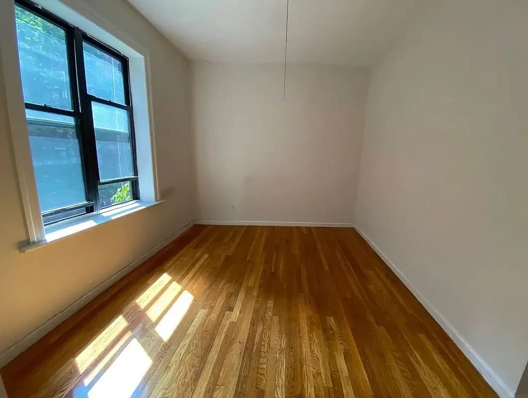 204 West 94 Street #6D, Manhattan, NY 10025 apartment_living_room 1