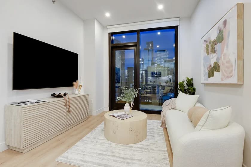 45-19 Davis Street #8E, Queens, NY 11101 apartment_living_room 1