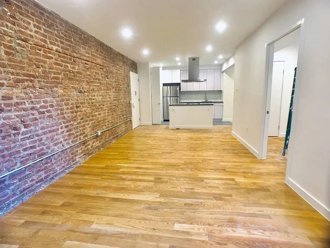 3971 Gouverneur Avenue #5EE, The Bronx, NY 10463 apartment_living_room 1