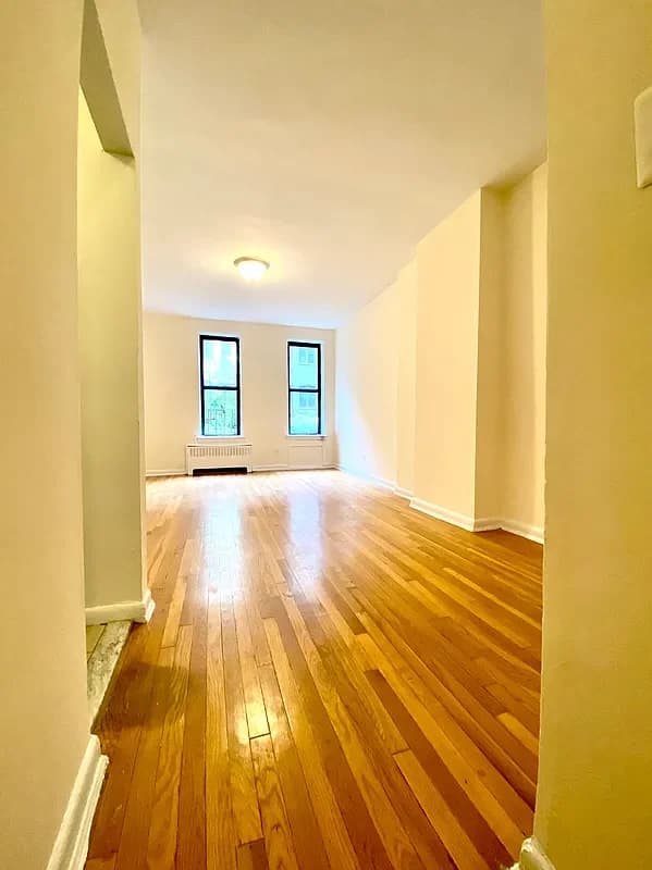 521 East 82 Street #1C, Manhattan, NY 10028 apartment_living_room 1