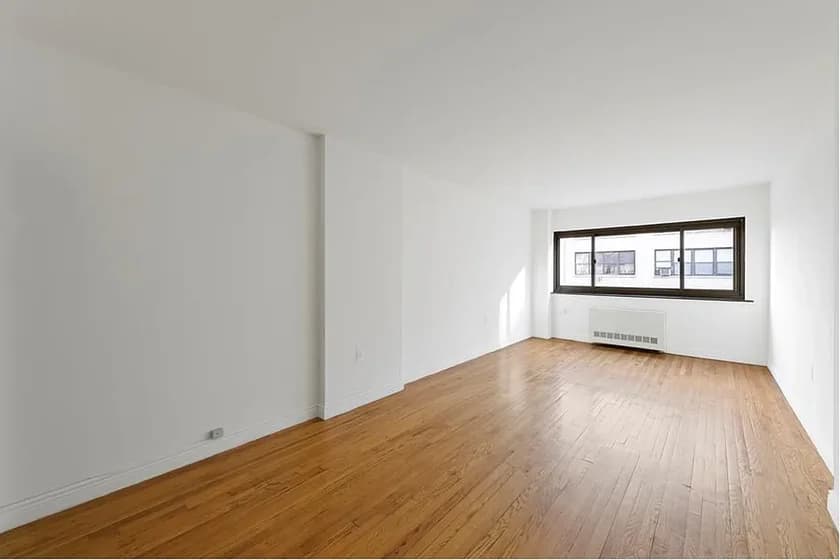295 Park Avenue South #5O, Manhattan, NY 10010 apartment_living_room 1