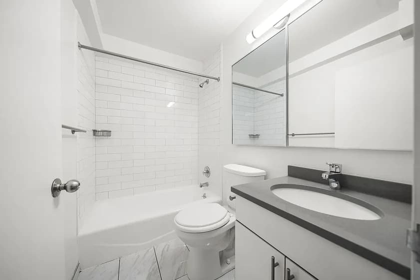 309 South End Avenue #4F, Manhattan, NY 10280 apartment_bathroom 1