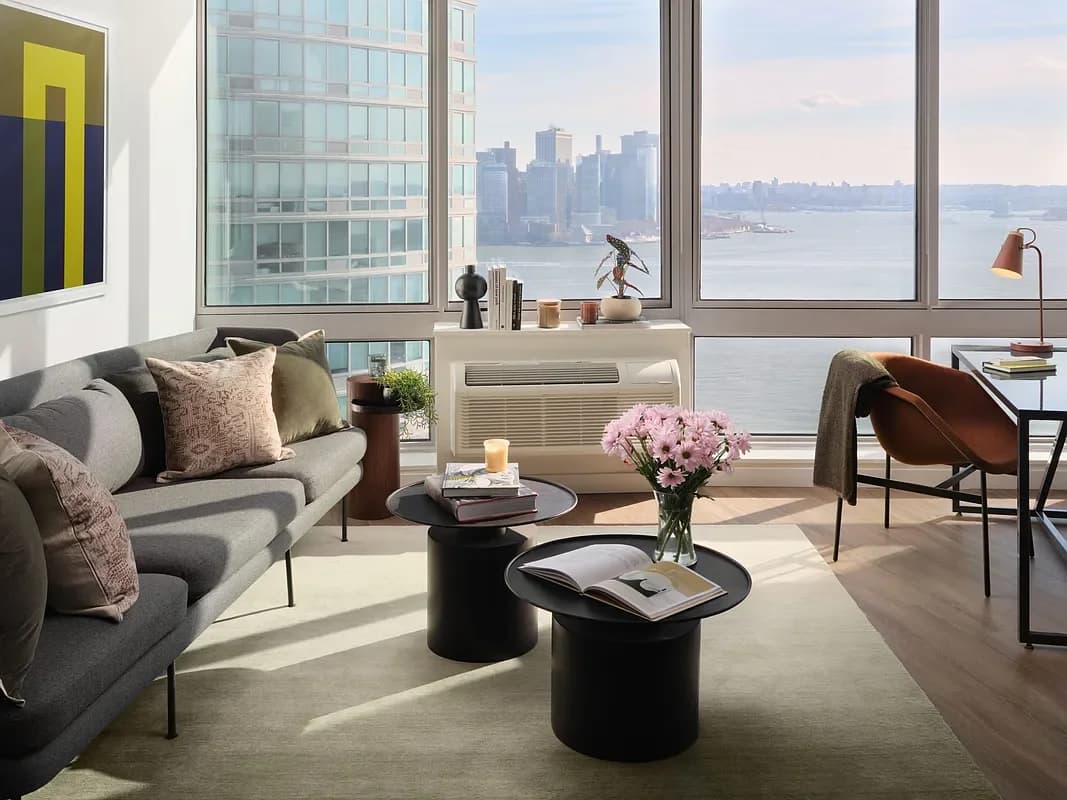 20 West Street #37-A, Manhattan, NY 10006 apartment_living_room 1