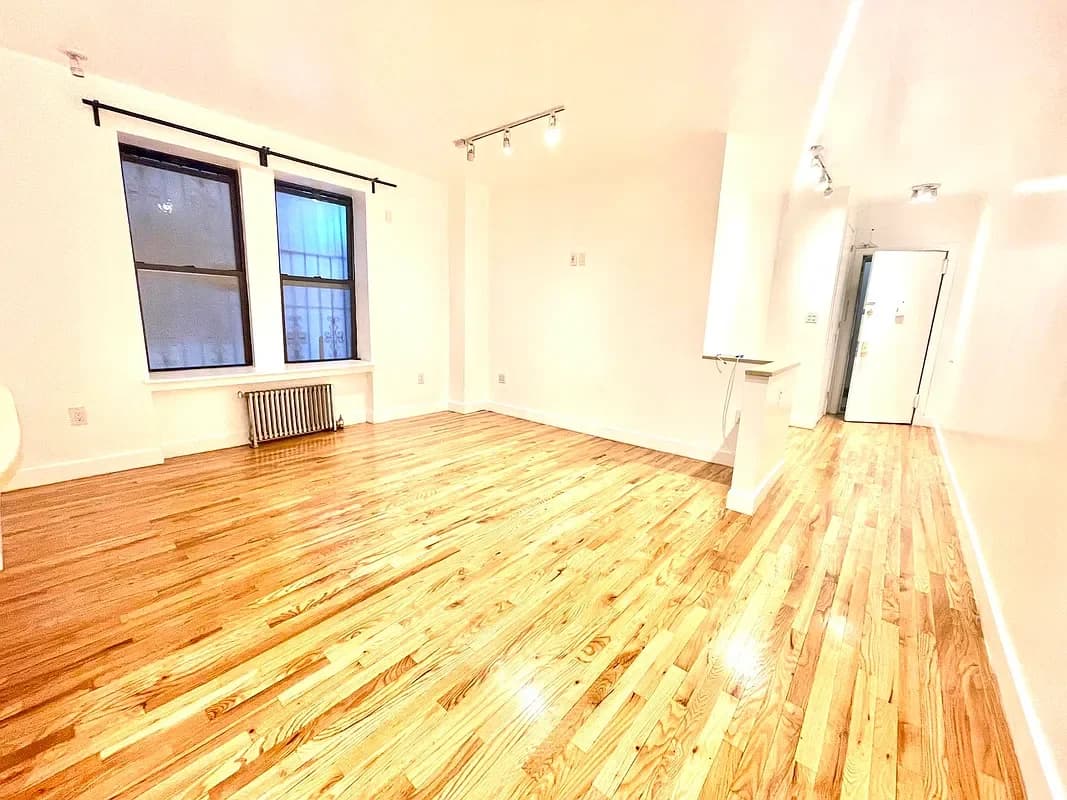 605 West 142 Street #7, Manhattan, NY 10031 apartment_living_room 1