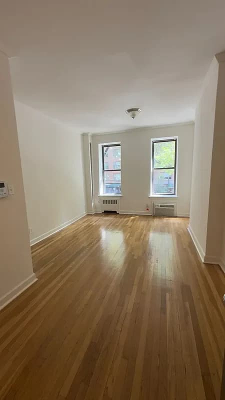 433 E 83 St #1D, Manhattan, NY 10028 apartment_living_room 1