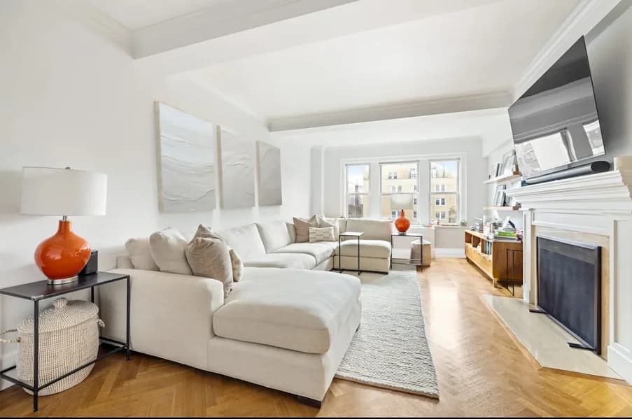 171 East 82 Street #8C, Manhattan, NY 10028 apartment_living_room 1