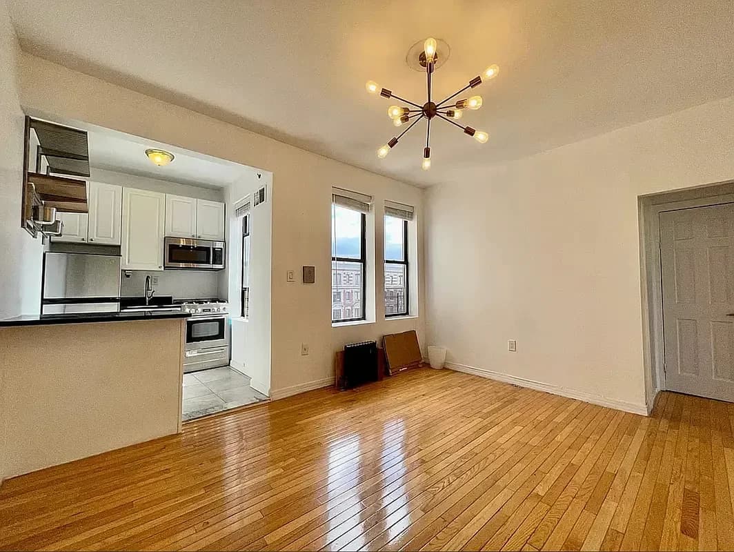 560 West 170 Street #1702, Manhattan, NY 10032 apartment_living_room 1