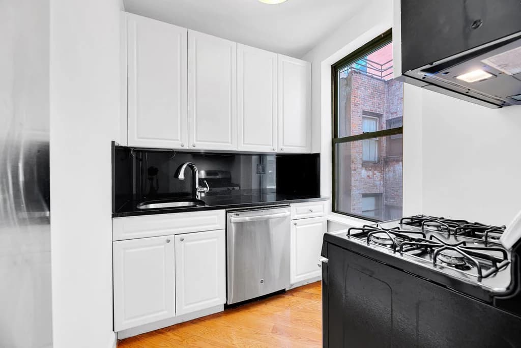226 E 70 St #4C, Manhattan, NY 10021 1