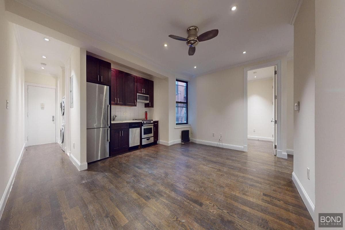 1031 Lorimer Street #5, Brooklyn, NY 11222 apartment_living_room 14