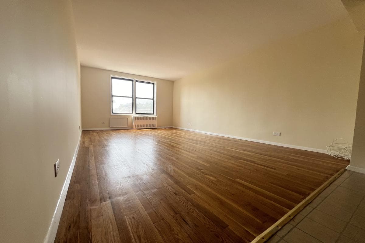3235 Cambridge Avenue #3D, Bronx, NY 10463 apartment_living_room 1