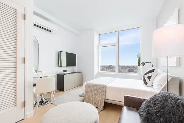 123 Linden Boulevard #14M, Brooklyn, NY 11226 apartment_living_room 1
