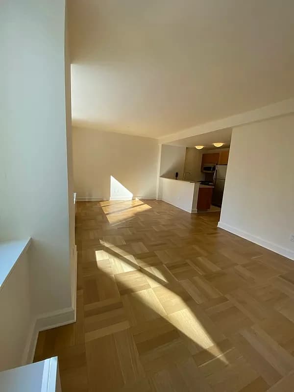 400 West 63 Street #0707, Manhattan, NY 10069 apartment_living_room 1