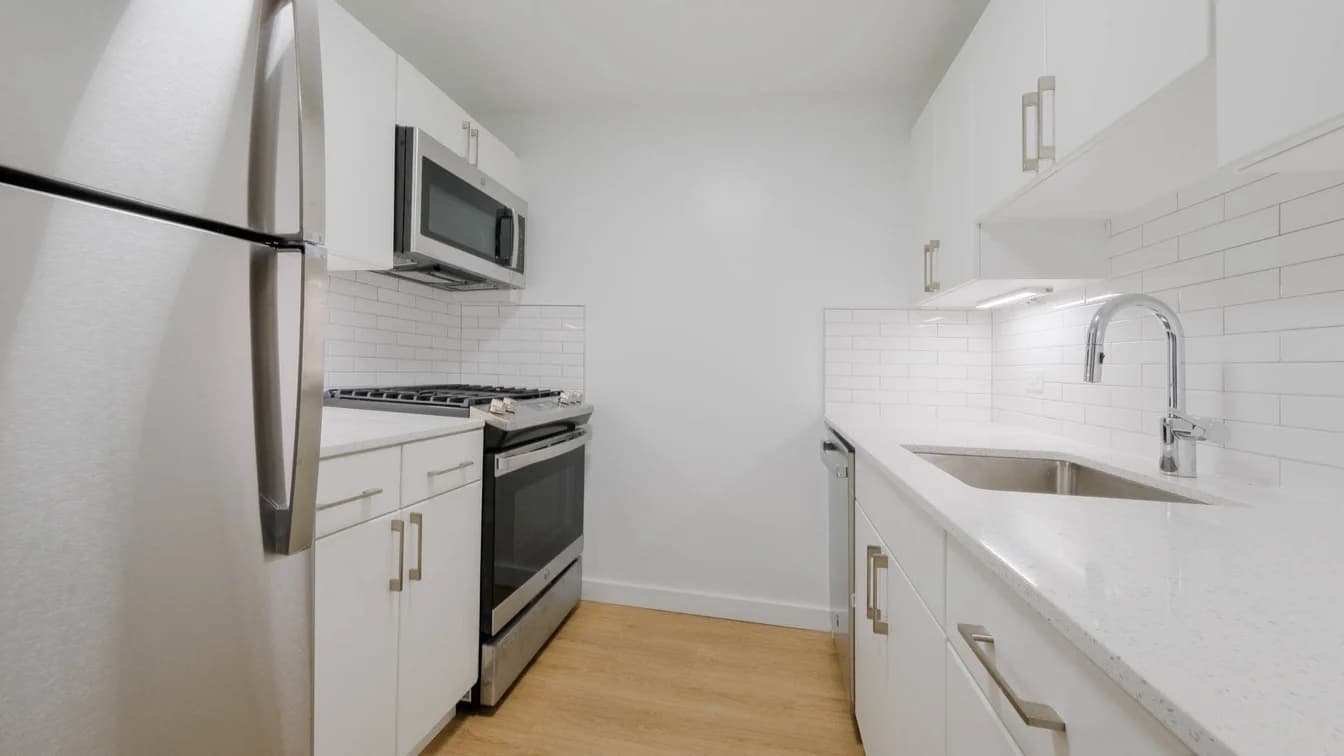 400 W 37 St #9S, Manhattan, NY 10018 1