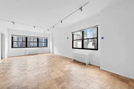 58 W 58 St #32F, Manhattan, NY 10019