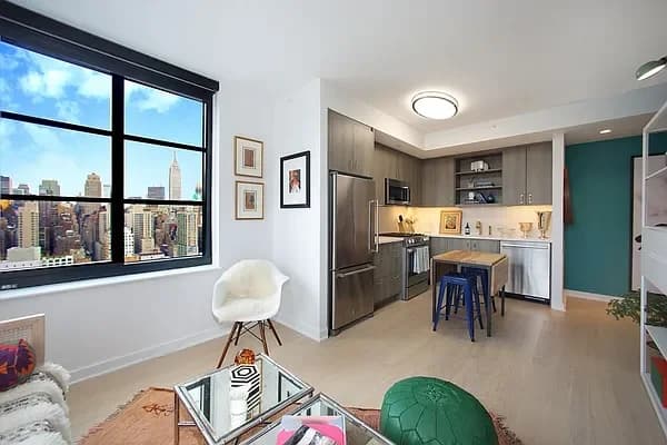 515 West 38 Street #09F, Manhattan, NY 10018 apartment_living_room 1
