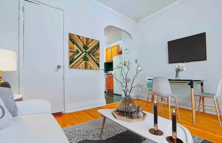 156 East 85 Street #4C, Manhattan, NY 10028 apartment_living_room 1