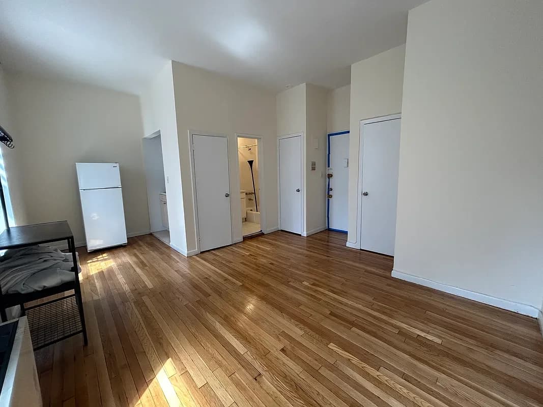 2020 Broadway #3G, Manhattan, NY 10023 apartment_living_room 1