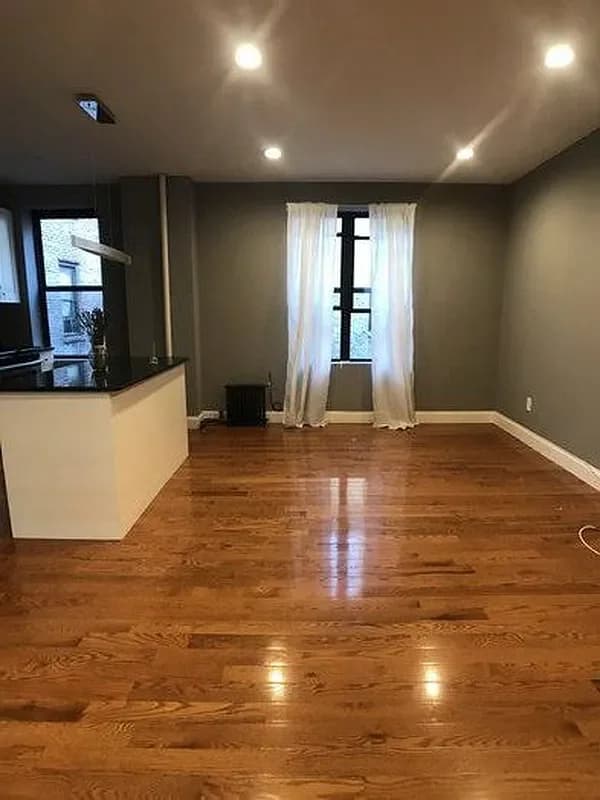 645 West 160 Street #5-E, Manhattan, NY 10032 apartment_living_room 1